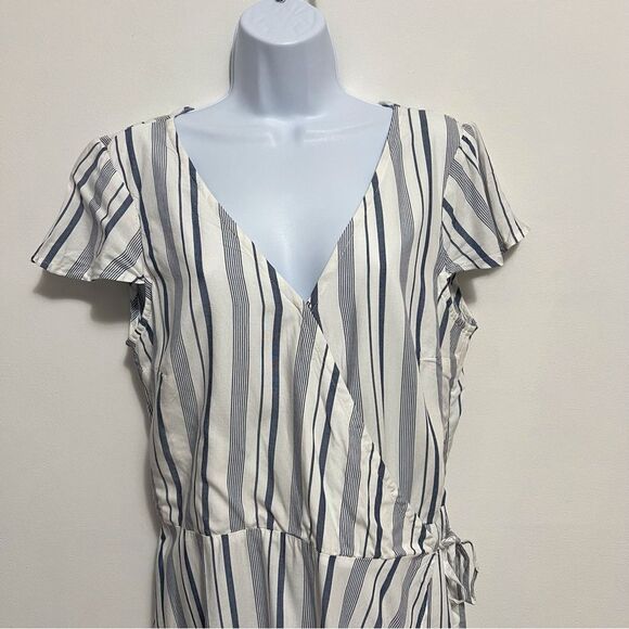 SALE!! Hollister Striped Wrap Front Cap Sleeve Romper NWT Size Large - Picture 2 of 7